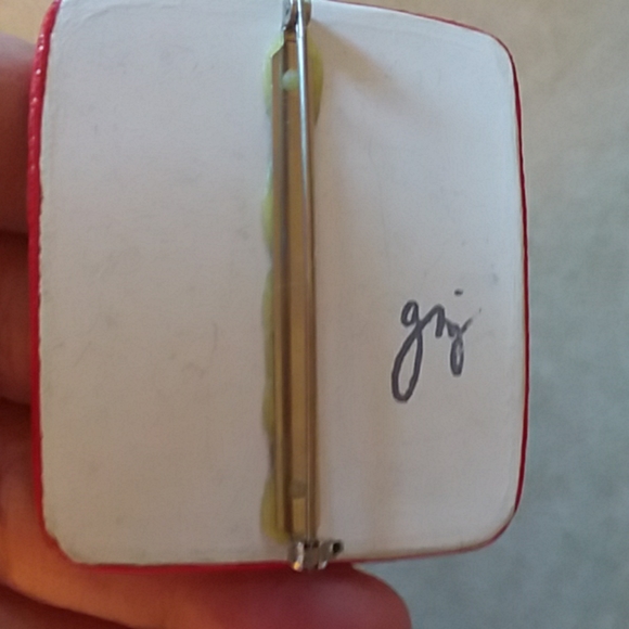 PIN WITH MATCHING EARRINGS - Picture 2 of 3